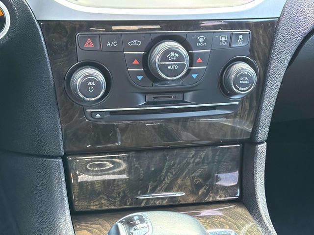 Used 2014 Chrysler 300 C AWD/4WD image 15