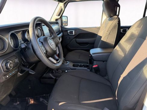 Used 2023 Jeep Wrangler Unlimited w/ Cold Weather Group image 9