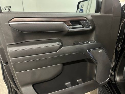 Used 2025 GMC Sierra 1500 SLT AWD/4WD image 14