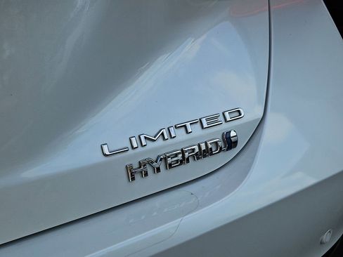 Used 2021 Toyota Avalon Limited image 33