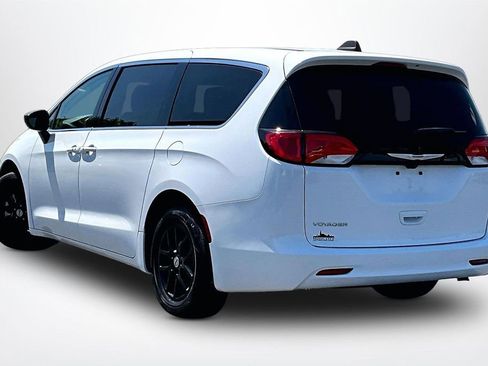 Used 2024 Chrysler Voyager LX FWD image 5