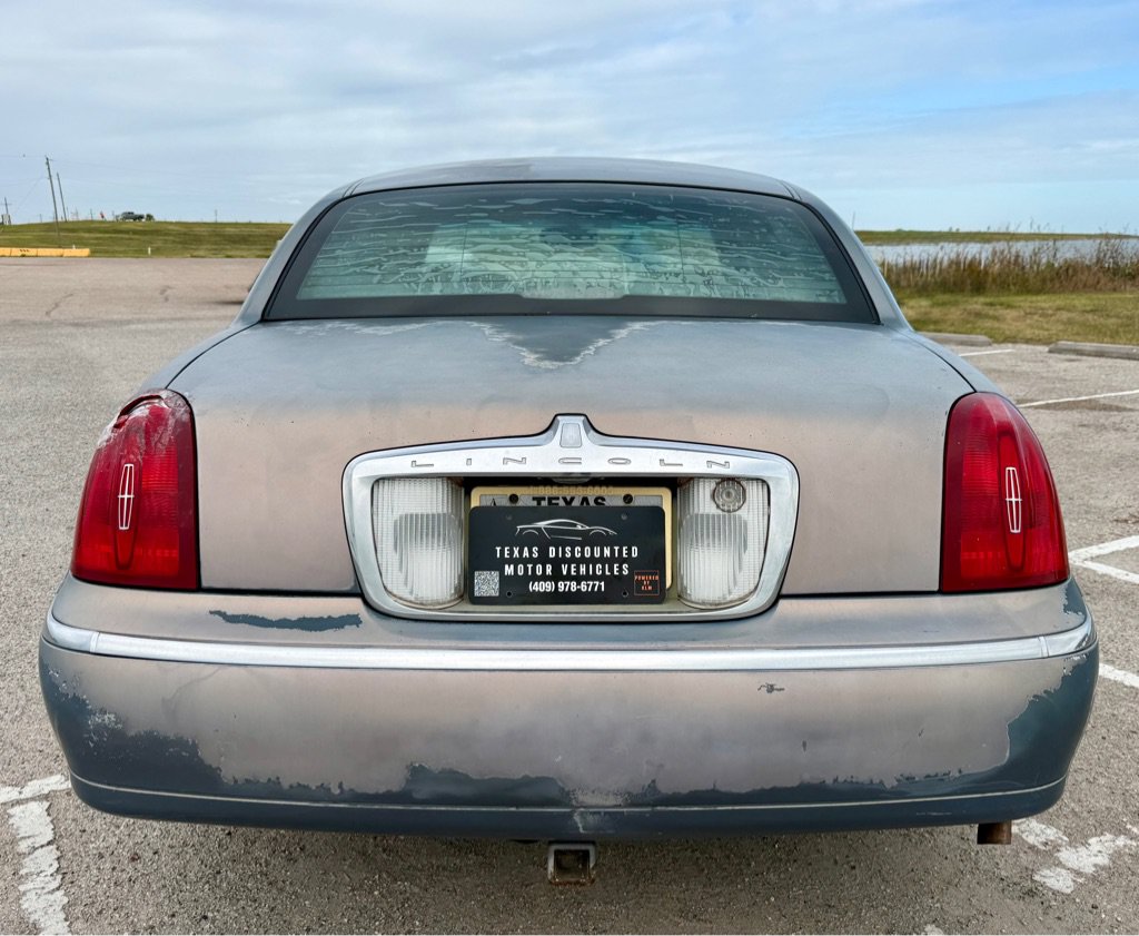 Used 1999 Lincoln Town Car Signature RWD image 6