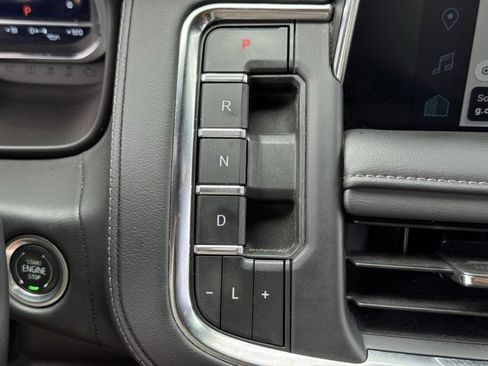 Used 2024 Chevrolet Suburban LT RWD image 22