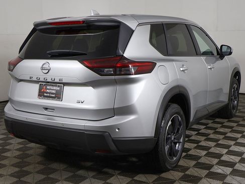 Used 2024 Nissan Rogue SV image 8