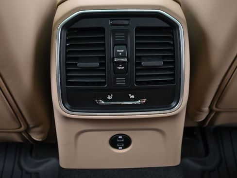 Used 2026 Porsche Macan image 8