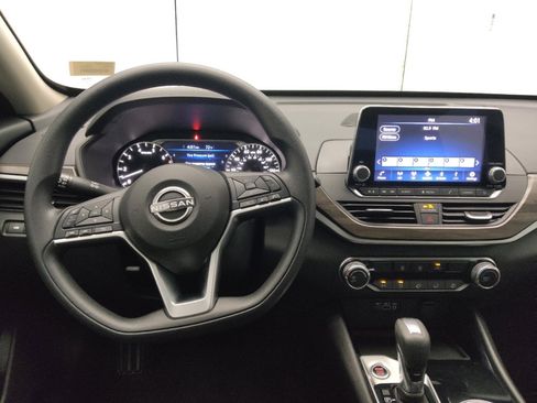 Used 2024 Nissan Altima 2.5 SV image 22