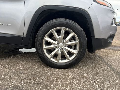 Used 2017 Jeep Cherokee Limited AWD/4WD image 9