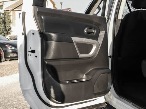 Used 2017 Nissan Titan SV image 42