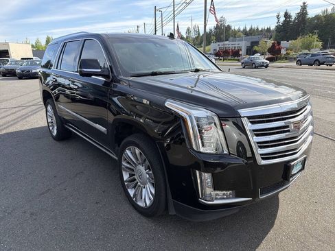 Used 2018 Cadillac Escalade Platinum AWD/4WD image 10