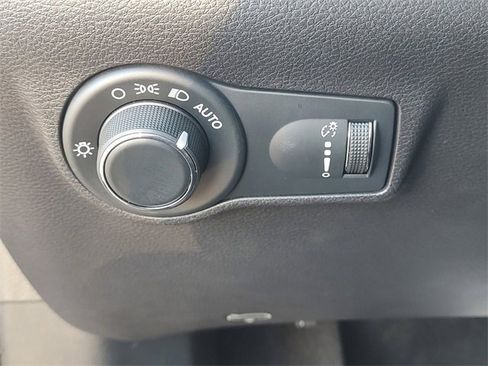 Certified 2024 Jeep Compass Sport image 28