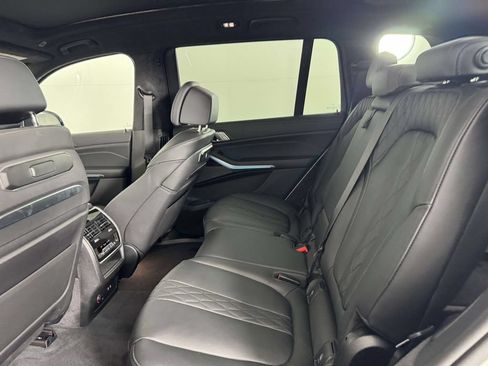 Used 2026 BMW X7 M60i AWD/4WD image 32