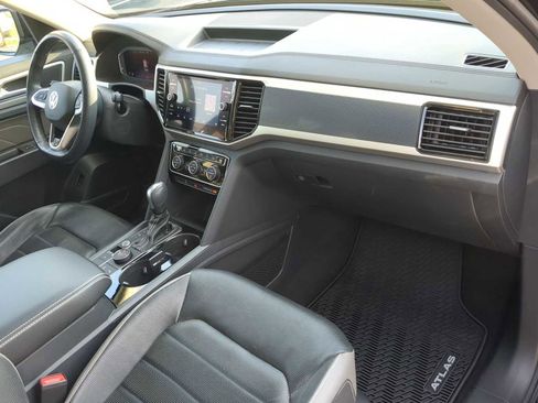 Used 2022 Volkswagen Atlas SEL Premium image 32