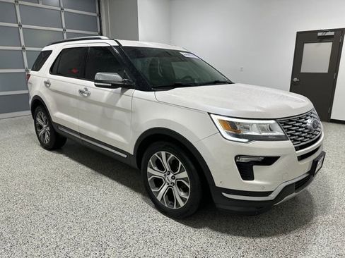 Used 2018 Ford Explorer Platinum image 3