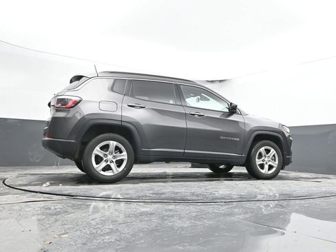 Used 2024 Jeep Compass Latitude image 50