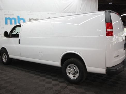 Used 2021 Chevrolet Express 3500 Extended w/ Driver Convenience Package RWD image 3
