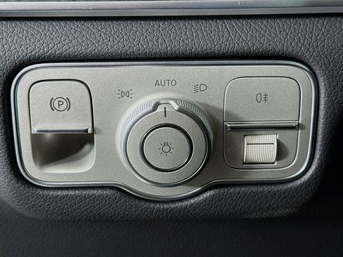 Used 2025 Mercedes-Benz GLE 450 4MATIC w/ AMG Line Exterior image 10