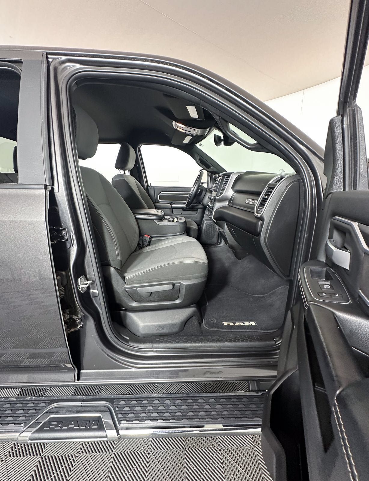 Used 2024 RAM 2500 Big Horn AWD/4WD image 5