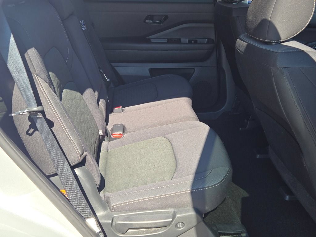 Used 2025 Nissan Pathfinder SV AWD/4WD image 8