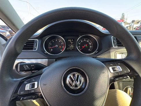 Used 2016 Volkswagen Jetta SE image 18