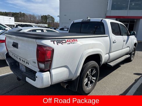 Used 2018 Toyota Tacoma TRD Sport w/ Technology Package image 8