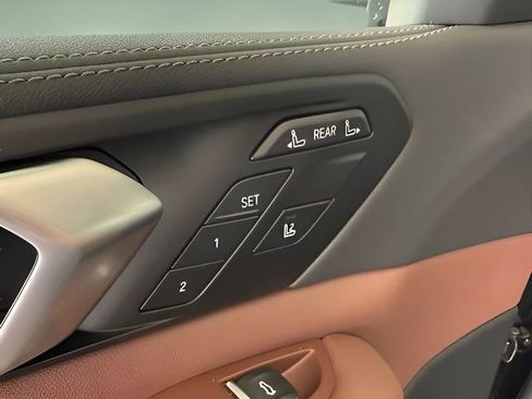 Used 2026 BMW X7 xDrive40i w/ M Sport Package image 16