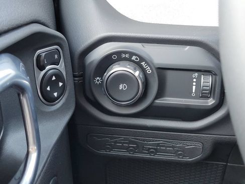 Used 2025 Jeep Wrangler Unlimited Sahara AWD/4WD image 25