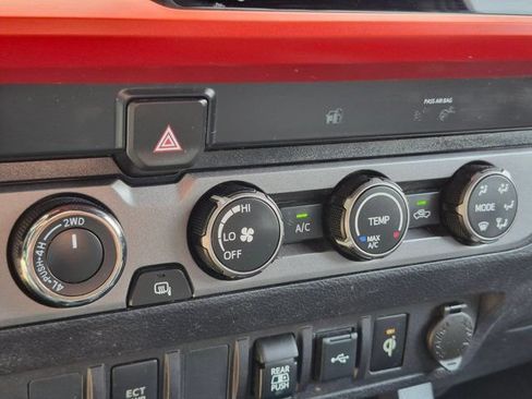 Used 2020 Toyota Tacoma TRD Off-Road AWD/4WD image 25
