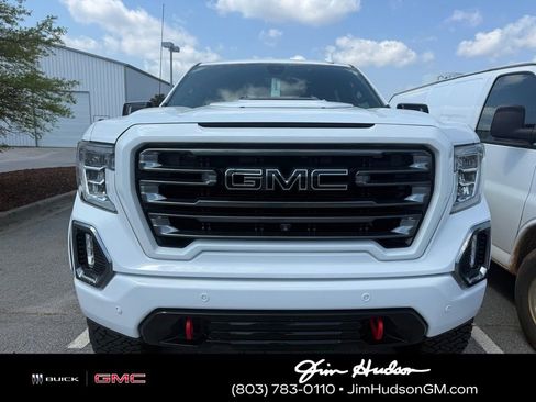 Used 2022 GMC Sierra 1500 AT4 w/ AT4 Premium Package image 3