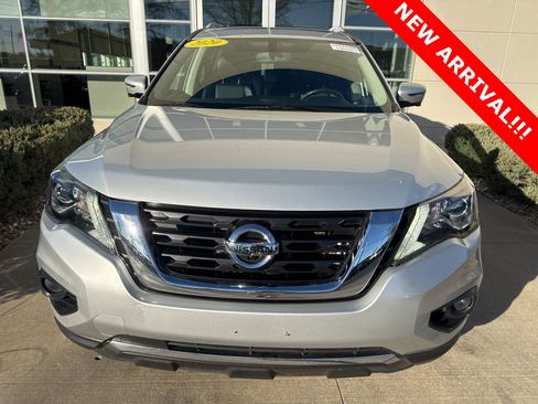 Used 2020 Nissan Pathfinder Platinum image 3