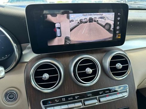 Used 2022 Mercedes-Benz GLC 300 4MATIC w/ Premium Package Lite image 29
