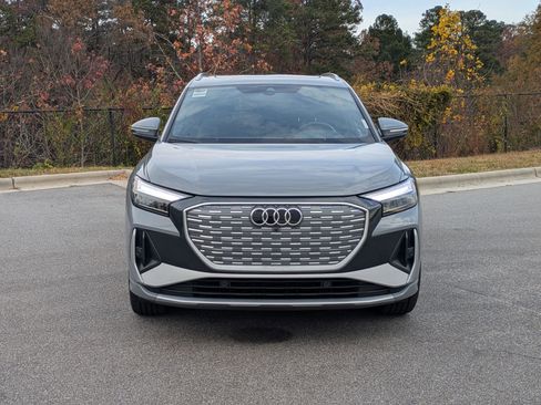 Used 2023 Audi Q4 e-tron Premium w/ Convenience Package image 2