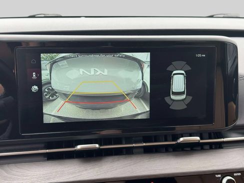 Used 2024 Kia Carnival EX FWD image 27