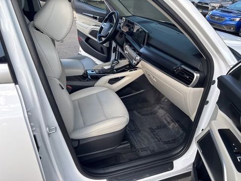 Used 2025 Kia Telluride S AWD/4WD image 38