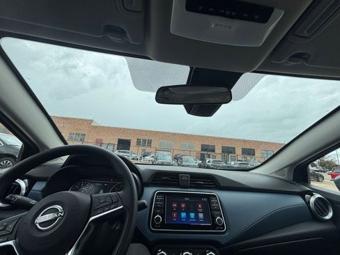 Used 2025 Nissan Versa SV FWD image 31