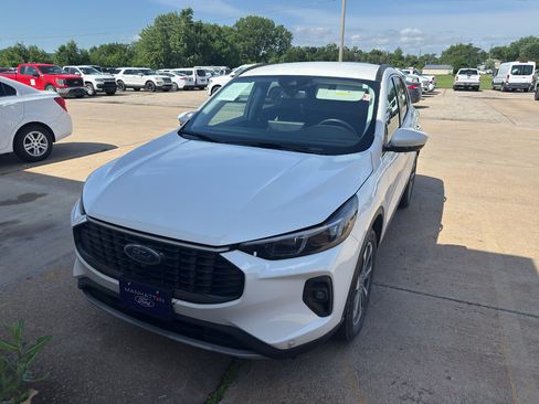 Used 2024 Ford Escape Platinum AWD/4WD image 2