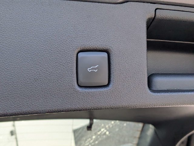 Used 2025 Ford Escape ST-Line Select AWD/4WD image 13