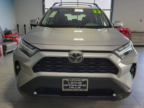Used 2022 Toyota RAV4 XLE Premium image 9
