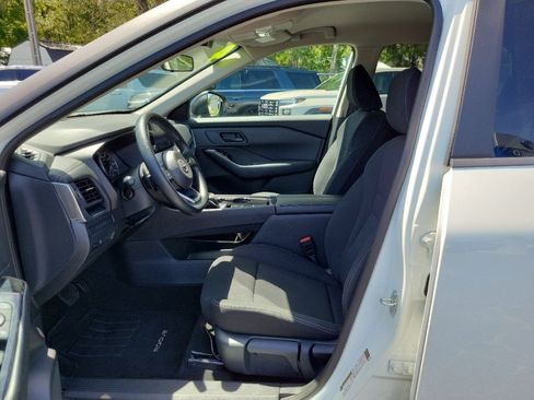 Used 2024 Nissan Rogue S FWD image 16