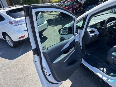 Used 2018 Chevrolet Bolt Premier w/ Infotainment Package FWD image 20