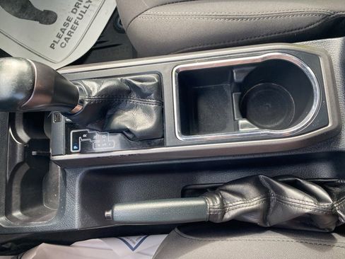 Used 2019 Toyota Tacoma TRD Sport AWD/4WD image 29