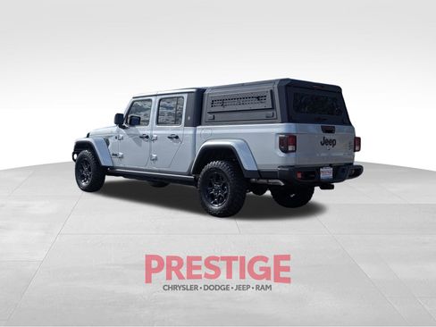Used 2023 Jeep Gladiator Sport AWD/4WD image 14