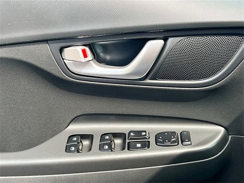 Used 2023 Hyundai Kona SEL w/ Convenience Package image 18