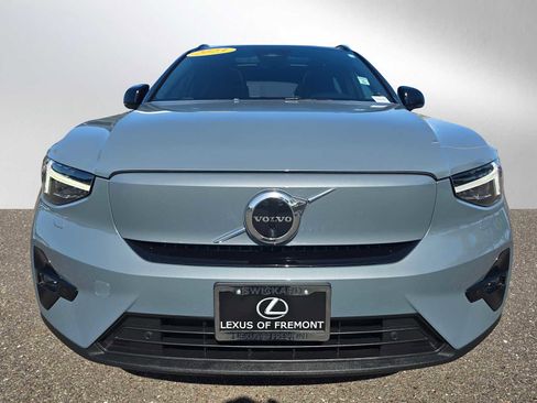 Used 2023 Volvo XC40 Recharge Ultimate image 3