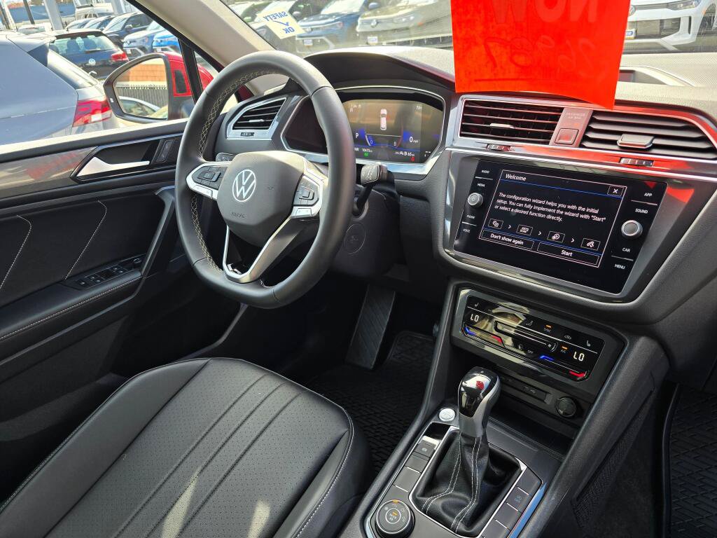 Used 2024 Volkswagen Tiguan SE AWD/4WD image 12