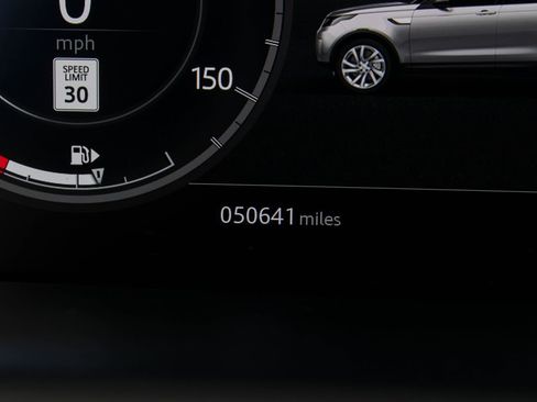 Used 2019 Land Rover Discovery HSE image 32