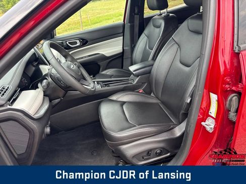 Used 2025 Jeep Compass Limited AWD/4WD image 11