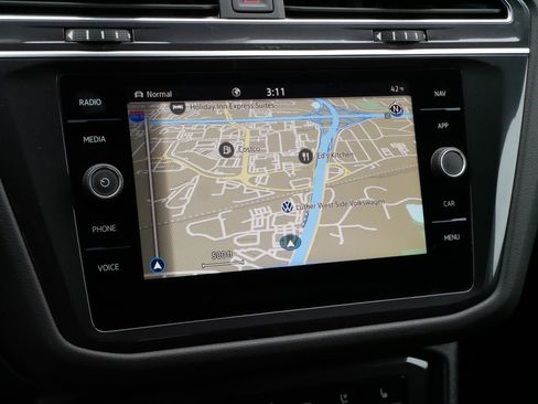 Used 2024 Volkswagen Tiguan SEL R-Line image 21