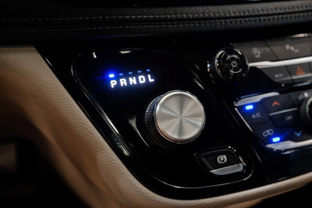 Used 2020 Chrysler Pacifica Limited FWD image 37