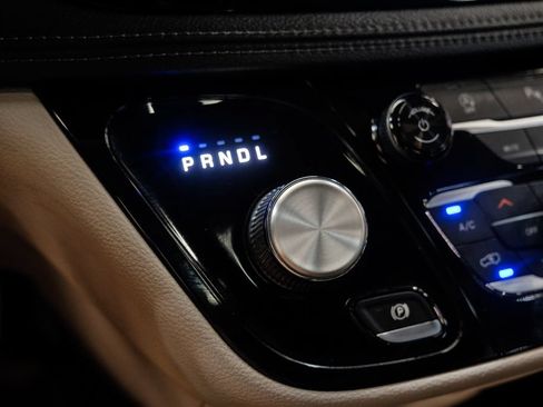 Used 2020 Chrysler Pacifica Limited FWD image 37