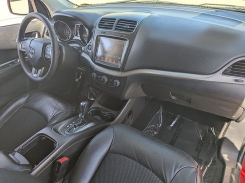 Used 2019 Dodge Journey Crossroad w/ Driver Convenience Group FWD image 10